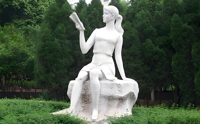 千年匠心，傳世之美——優(yōu)藝雕塑定制人物石雕藝術(shù)