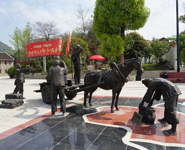 定制一座大型銅雕塑價(jià)格大致為多少？