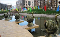 銅雕塑廠家分析銅雕塑選擇應(yīng)該注意哪些問題？